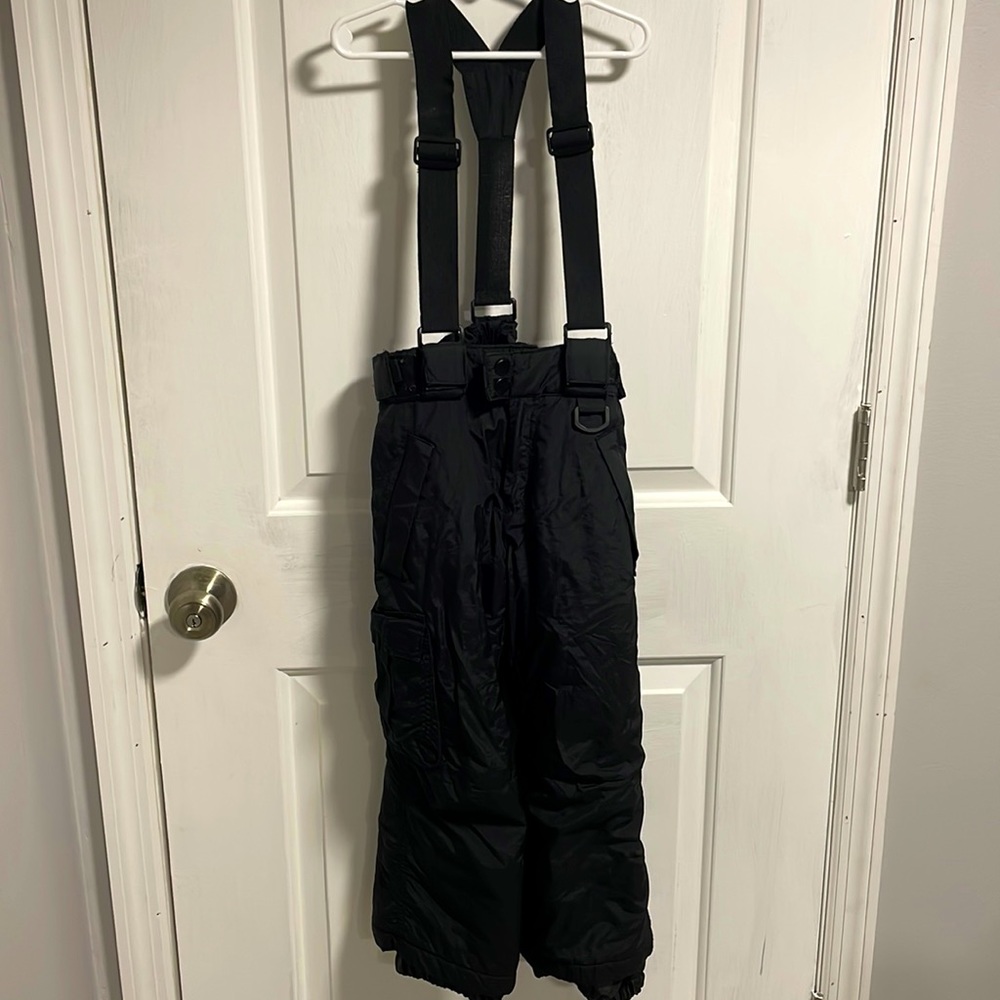 Black snow pants. Size 6